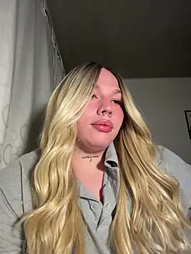 Snapshot of IsabellaFigueredo__ chatting on 11.03.25 IsabellaFigueredo online show from 11.03.25