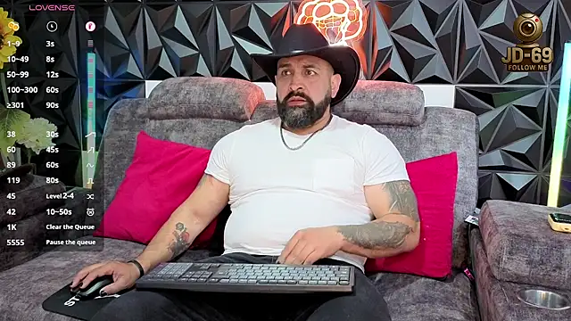 Snapshot of JD-69 chatting on 10.08.25 JD-69 online show from 10.08.25
