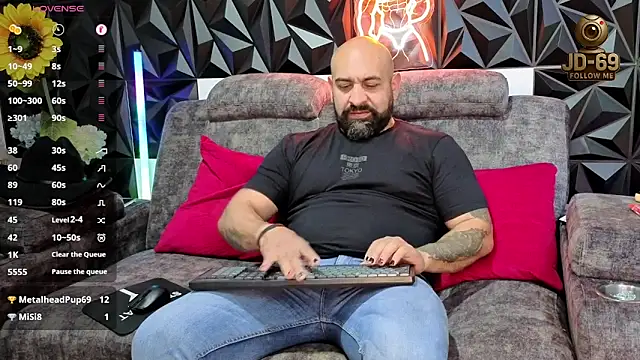 Snapshot of JD-69 chatting on 10.16.25 JD-69 online show from 10.16.25