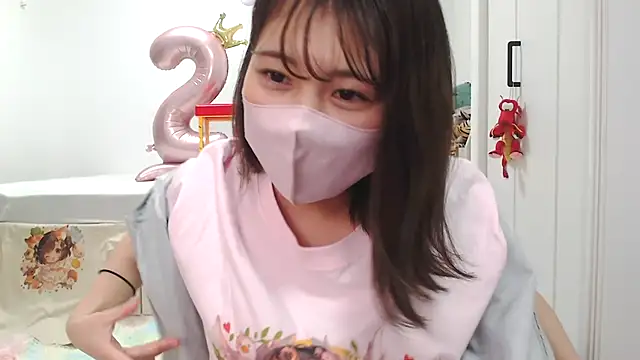 Snapshot of SUZU_ chatting on 12.06.24 SUZU online show from 12.06.24