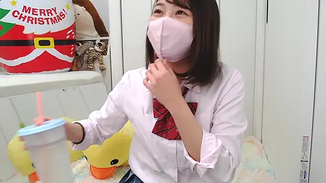 Snapshot of SUZU_ chatting on 12.11.24 SUZU online show from 12.11.24