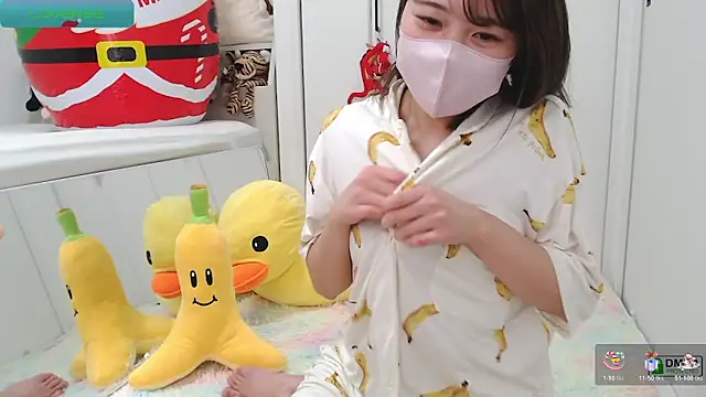 Snapshot of SUZU_ chatting on 12.14.24 SUZU online show from 12.14.24