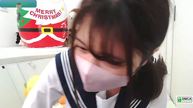 Snapshot of SUZU_ chatting on 12.17.24 SUZU online show from 12.17.24