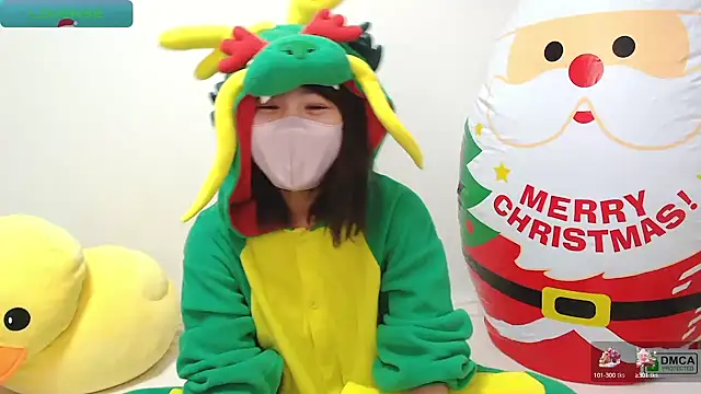 Snapshot of SUZU_ chatting on 12.23.24 SUZU online show from 12.23.24