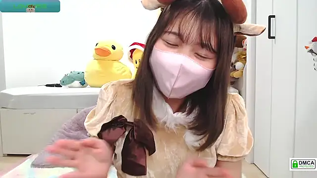 Snapshot of SUZU_ chatting on 12.25.24 SUZU online show from 12.25.24