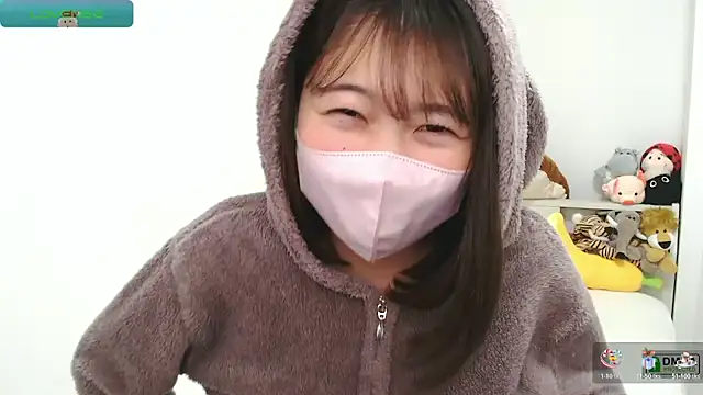 Snapshot of SUZU_ chatting on 12.27.24 SUZU online show from 12.27.24