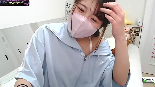 Snapshot of SUZU_ chatting on 01.18.25 SUZU online show from 01.18.25