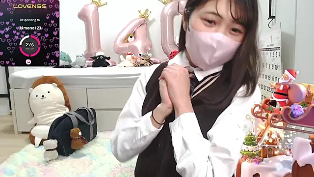 Snapshot of SUZU_ chatting on 01.25.25 SUZU online show from 01.25.25