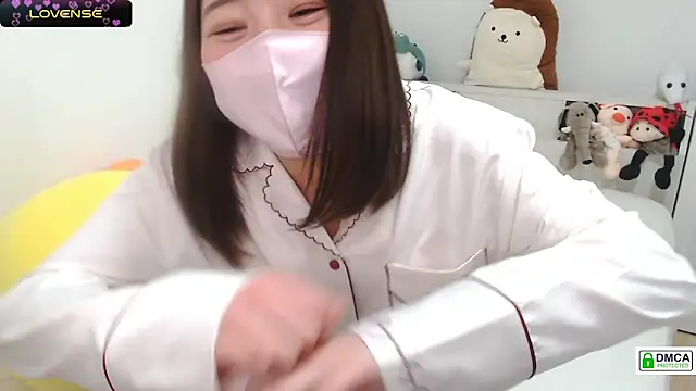 Snapshot of SUZU_ chatting on 01.31.25 SUZU online show from 01.31.25