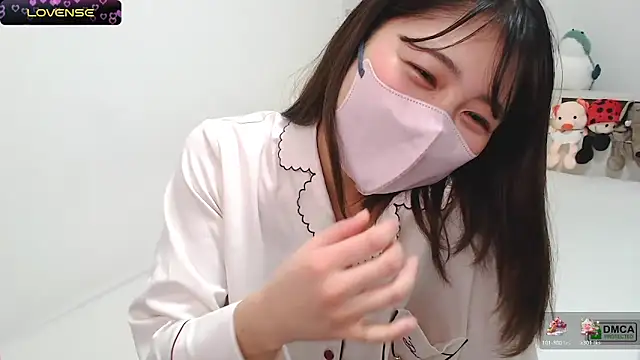 Snapshot of SUZU_ chatting on 02.12.25 SUZU online show from 02.12.25