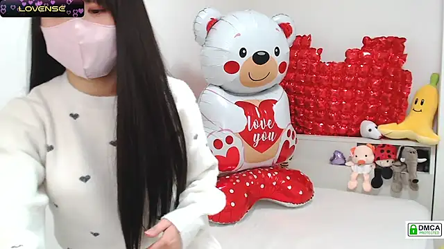 Snapshot of SUZU_ chatting on 02.14.25 SUZU online show from 02.14.25