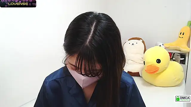 Snapshot of SUZU_ chatting on 02.14.25 SUZU online show from 02.14.25