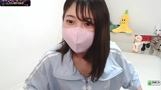 Snapshot of SUZU_ chatting on 02.16.25 SUZU online show from 02.16.25