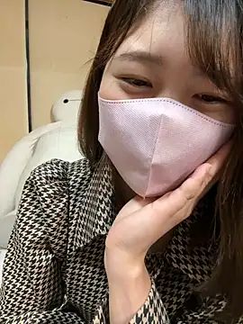 Snapshot of SUZU_ chatting on 02.17.25 SUZU online show from 02.17.25
