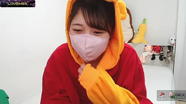Snapshot of SUZU_ chatting on 02.18.25 SUZU online show from 02.18.25
