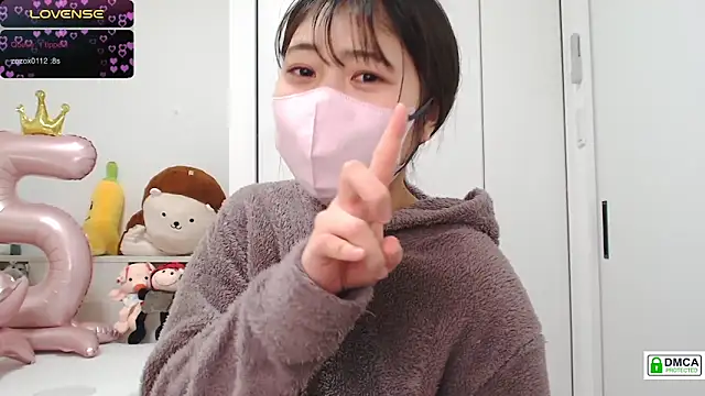 Snapshot of SUZU_ chatting on 02.23.25 SUZU online show from 02.23.25