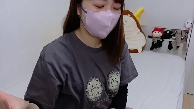 Snapshot of SUZU_ chatting on 02.27.25 SUZU online show from 02.27.25