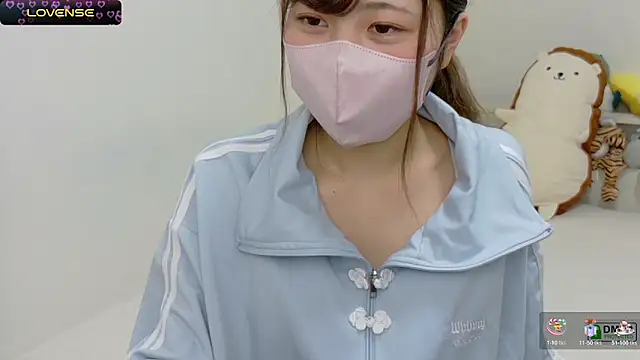 Snapshot of SUZU_ chatting on 03.04.25 SUZU online show from 03.04.25