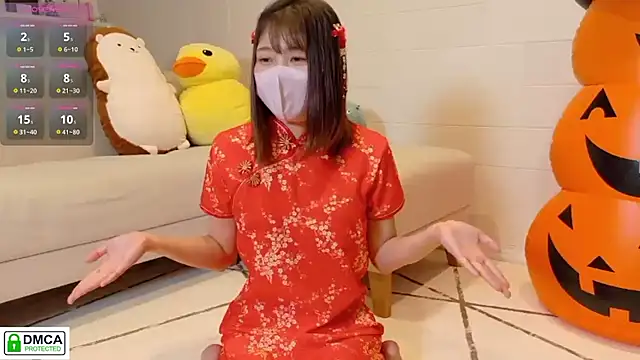 Snapshot of SUZU_ chatting on 10.03.25 SUZU online show from 10.03.25