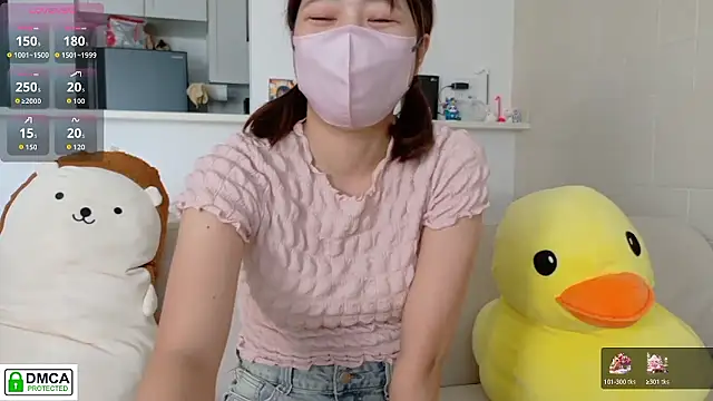 Snapshot of SUZU_ chatting on 10.05.25 SUZU online show from 10.05.25