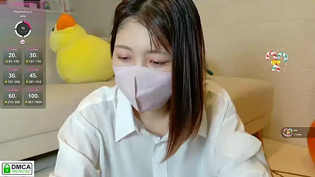 Snapshot of SUZU_ chatting on 10.05.25 SUZU online show from 10.05.25