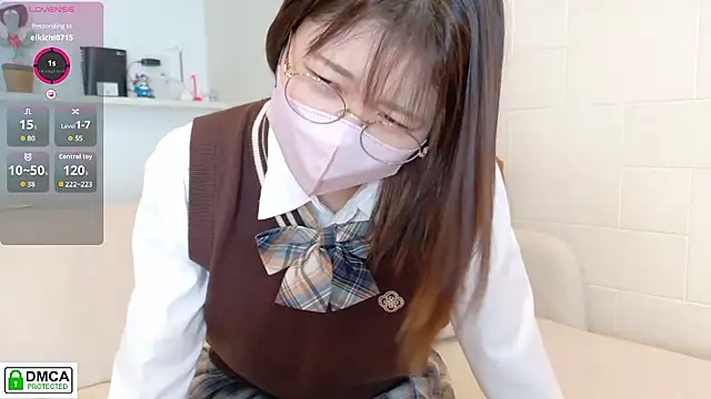 Snapshot of SUZU_ chatting on 10.08.25 SUZU online show from 10.08.25