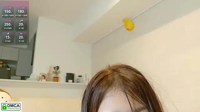 Snapshot of SUZU_ chatting on 10.17.25 SUZU online show from 10.17.25