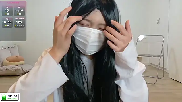 Snapshot of SUZU_ chatting on 10.19.25 SUZU online show from 10.19.25