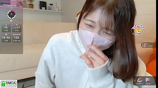 Snapshot of SUZU_ chatting on 10.21.25 SUZU online show from 10.21.25