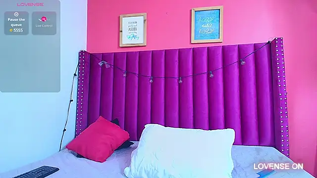 Snapshot of littlee_emilyy_ chatting on 12.12.24 littlee emilyy  online show from 12.12.24