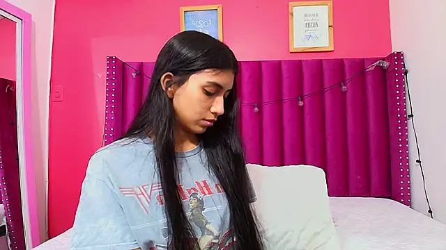 Snapshot of littlee_emilyy_ chatting on 01.22.25 littlee emilyy  online show from 01.22.25