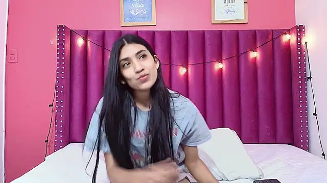 Snapshot of littlee_emilyy_ chatting on 01.22.25 littlee emilyy  online show from 01.22.25