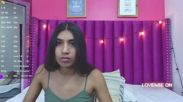 Snapshot of littlee_emilyy_ chatting on 03.08.25 littlee emilyy  online show from 03.08.25