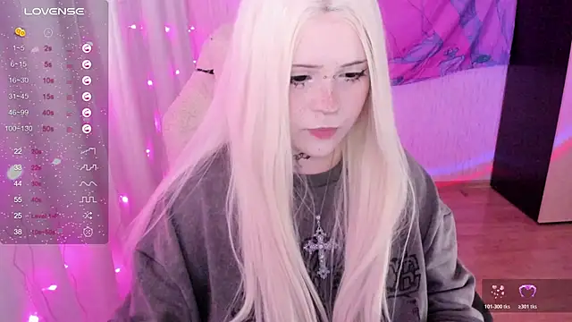 SelenaCute online show from 06.19.26