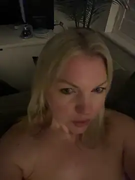 Snapshot of sedymilf chatting on 12.17.25 sedymilf online show from 12.17.25