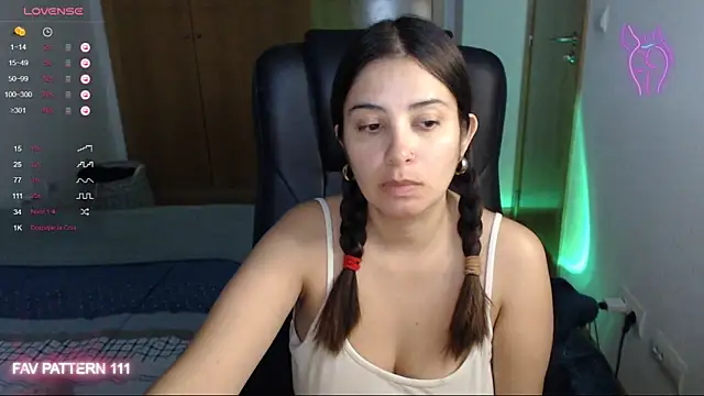 Snapshot of AnnaQueen chatting on 12.30.24 AnnaQueen online show from 12.30.24