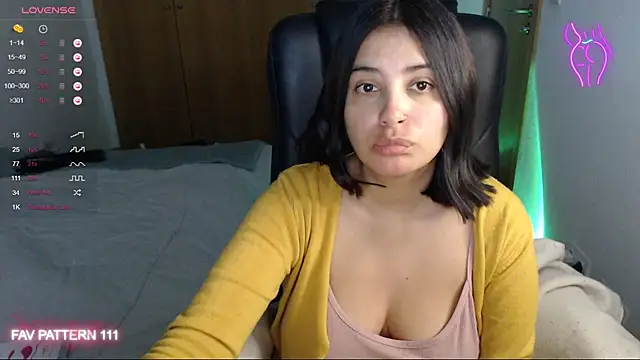 Snapshot of AnnaQueen chatting on 02.17.25 AnnaQueen online show from 02.17.25