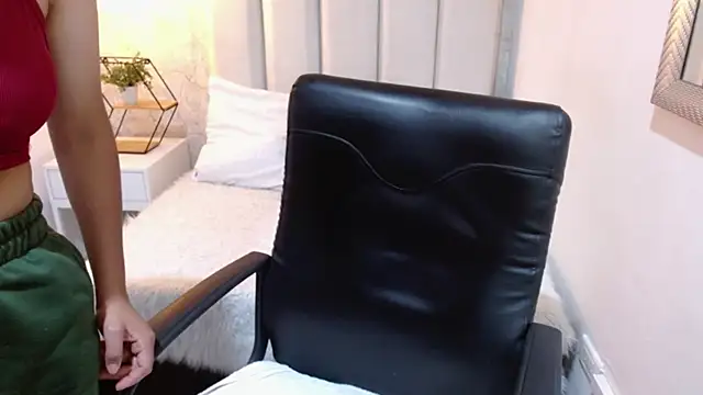 Snapshot of laureentt_ chatting on 01.19.26 laureentt online show from 01.19.26