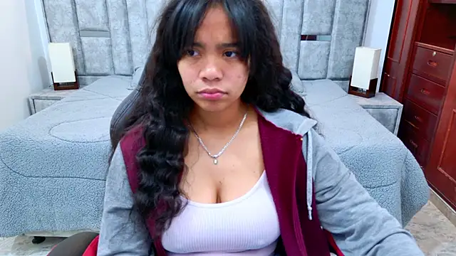 Snapshot of laureentt_ chatting on 02.13.26 laureentt online show from 02.13.26