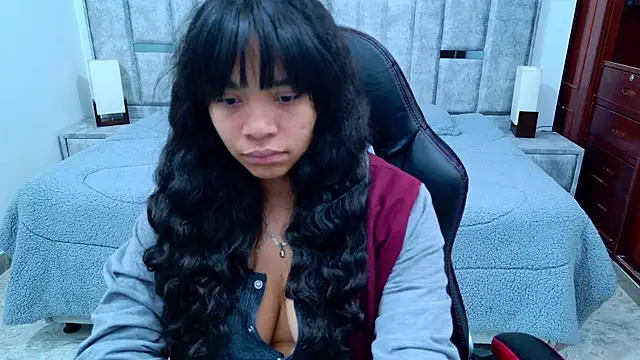 Snapshot of laureentt_ chatting on 02.17.26 laureentt online show from 02.17.26