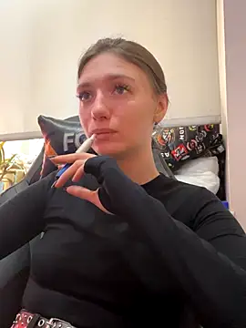 Snapshot of SwettyMolly chatting on 09.16.25 SwettyMolly online show from 09.16.25