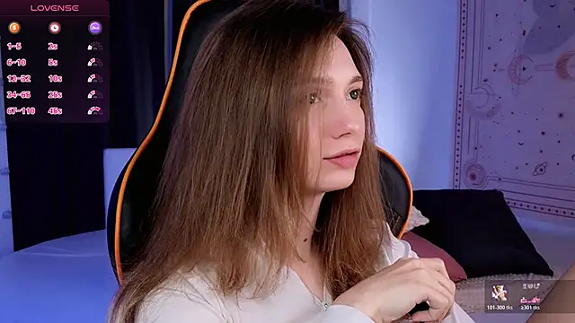 Snapshot of SwettyMolly chatting on 11.17.25 SwettyMolly online show from 11.17.25