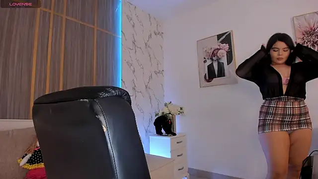 Snapshot of IsabellaAllen chatting on 10.29.25 IsabellaAllen online show from 10.29.25