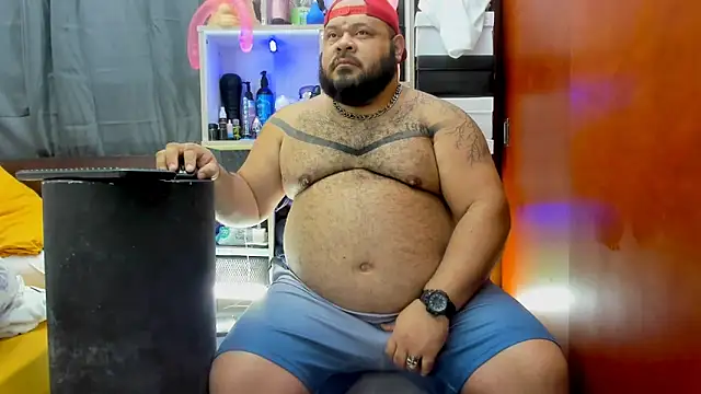 Snapshot of Latino_bigcock chatting on 01.31.25 Latino bigcock online show from 01.31.25