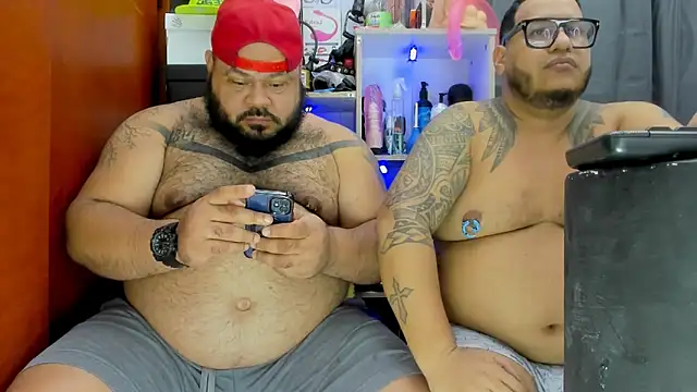 Snapshot of Latino_bigcock chatting on 02.14.25 Latino bigcock online show from 02.14.25