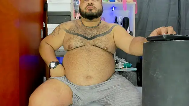 Snapshot of Latino_bigcock chatting on 02.21.25 Latino bigcock online show from 02.21.25