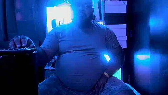 Snapshot of Latino_bigcock chatting on 02.23.25 Latino bigcock online show from 02.23.25