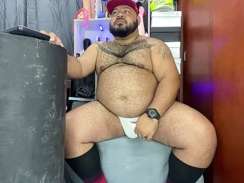 Snapshot of Latino_bigcock chatting on 02.26.25 Latino bigcock online show from 02.26.25