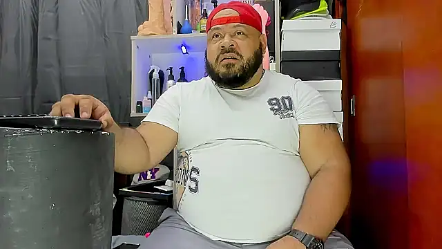 Snapshot of Latino_bigcock chatting on 03.15.25 Latino bigcock online show from 03.15.25