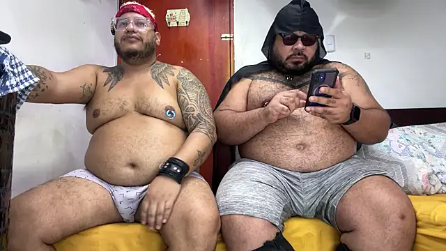 Snapshot of Latino_bigcock chatting on 10.30.25 Latino bigcock online show from 10.30.25